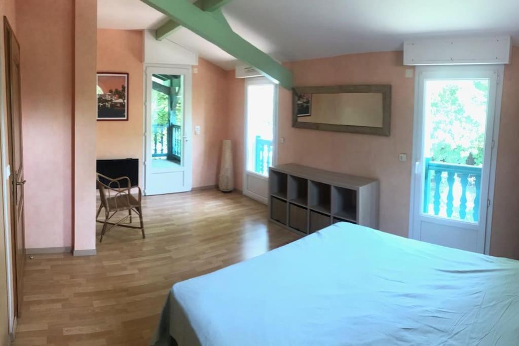 Belle Basque Avec Piscine Et Jardin De 3000m2